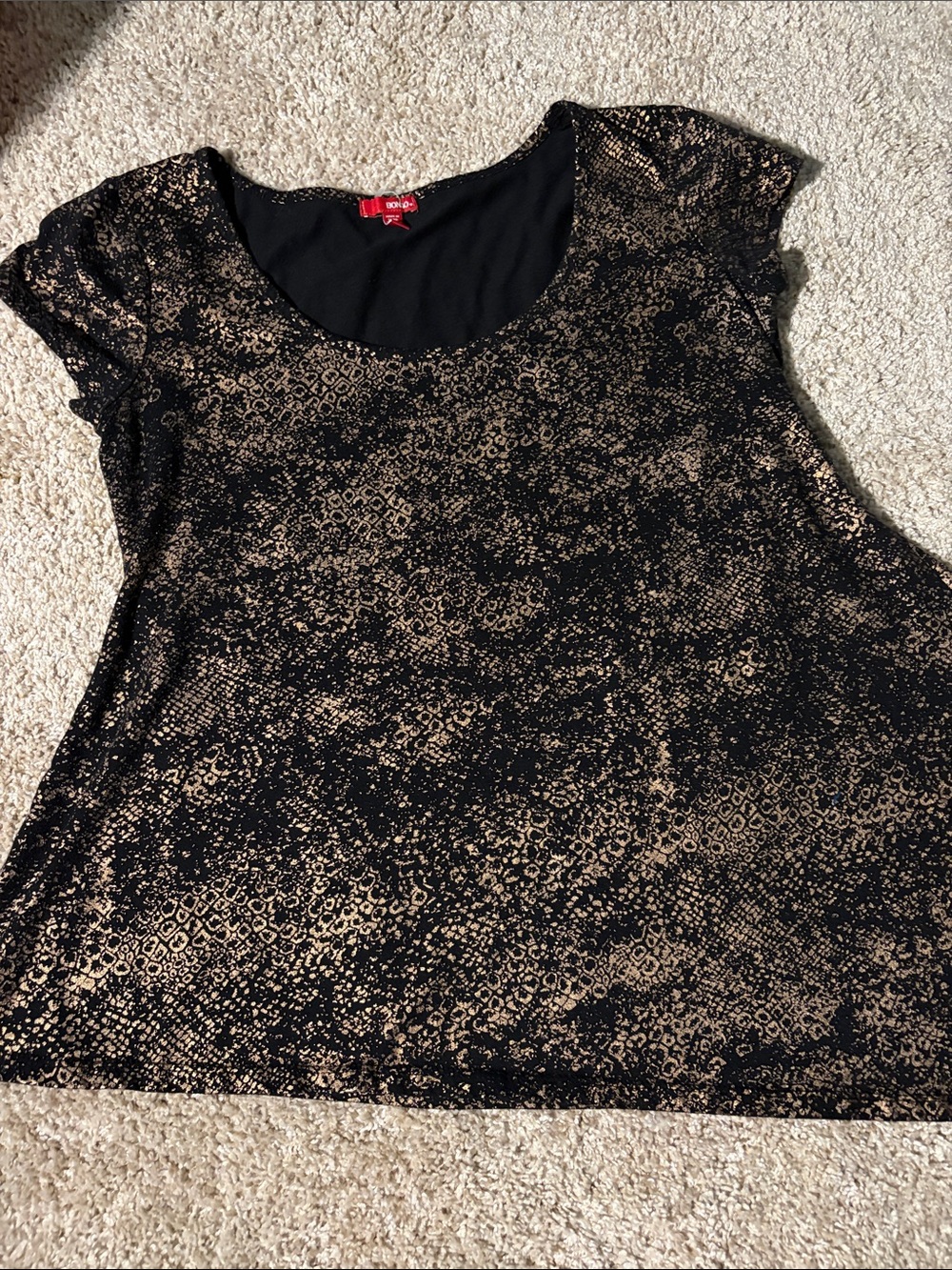 BONGO Black and Gold Short Sleeve Scoop Neck Tee